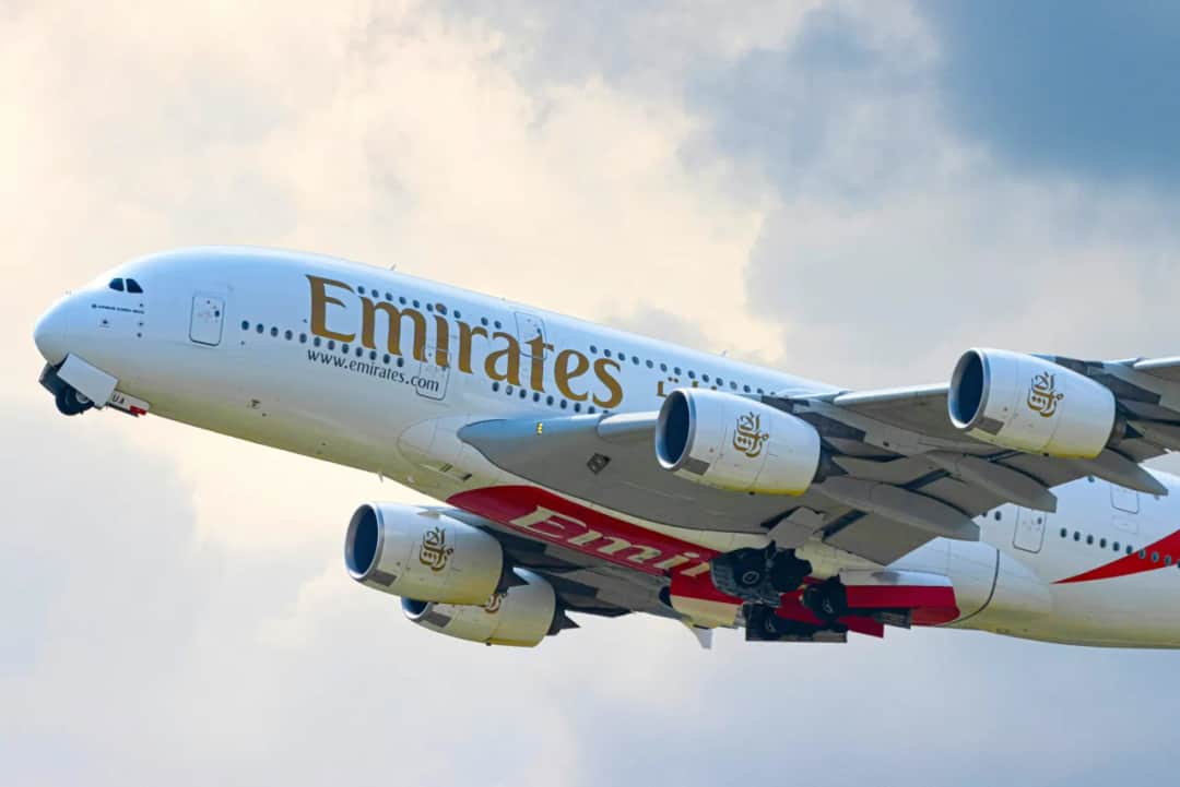 Ile trwa lot do Dubaju z Polski? Sprawdź czas lotu i opcje